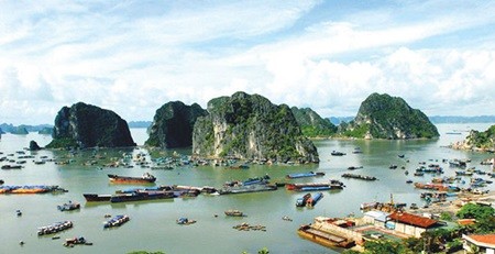 Ha Long Bay and adjoining Cat Ba Archipelago need better environmental management, according to the IUCN. (Photo: VNA/VNS)